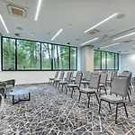 - Hotel, Conference &