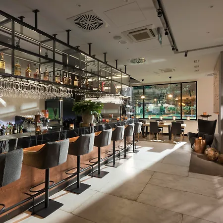 - Hotel, Conference & Hotel Sopot