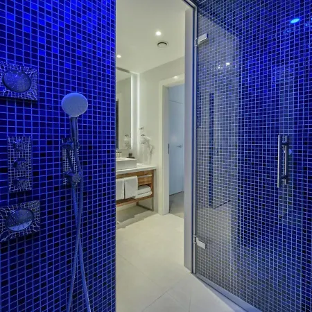 - Hotel, Conference & 4*