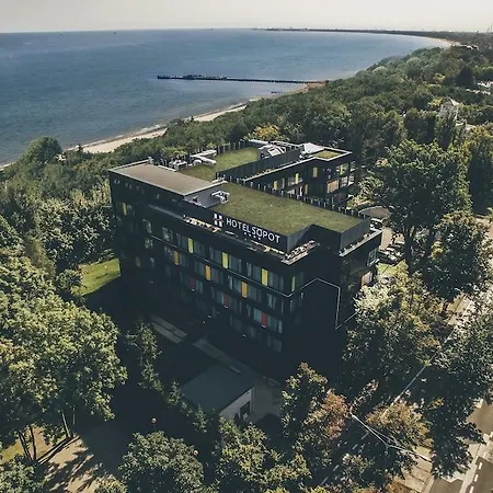 - Hotel, Conference & Szálloda 4*