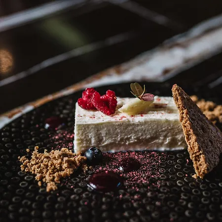 - Hotel, Conference & 호텔