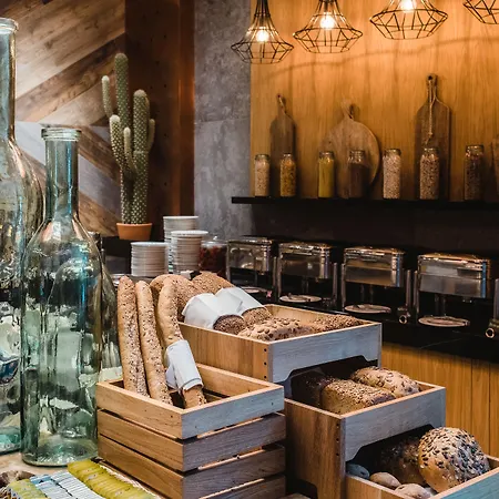 호텔 - Hotel, Conference & 4*