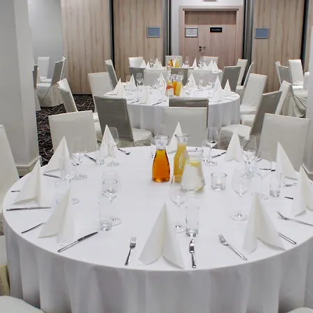 - Hotel, Conference & 4* Sopot
