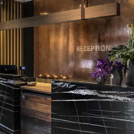 - Hotel, Conference & 酒店 4*