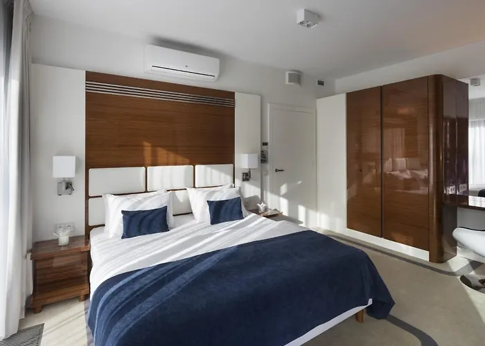 - Hotel, Conference & Hotel