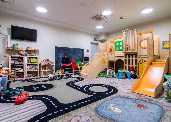 - Hotel, Conference & 4*