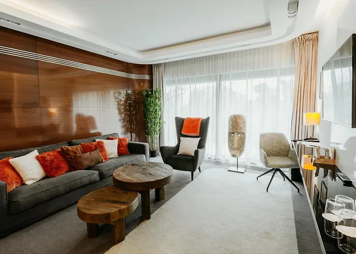 - Hotel, Conference & Hotel 4*