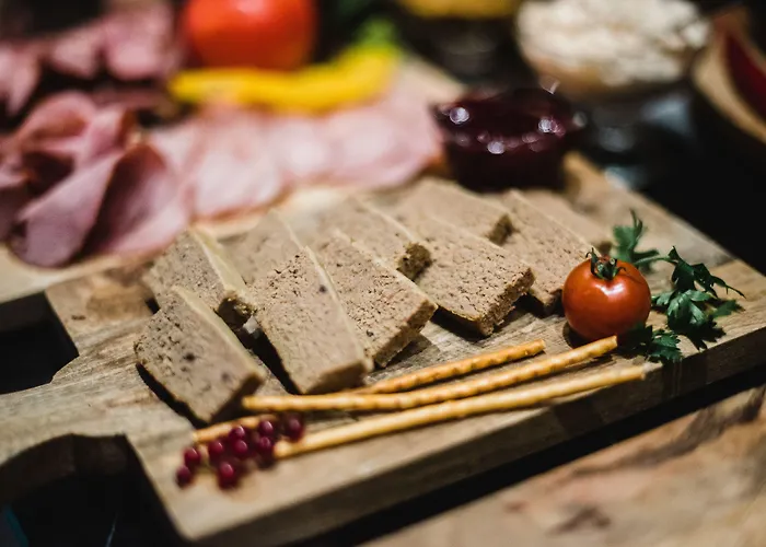 - Hotel, Conference & Hotel 4*